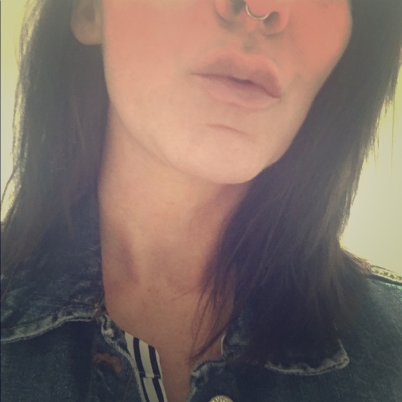 Meet your Posher, Bridget - Picture 1 of 2